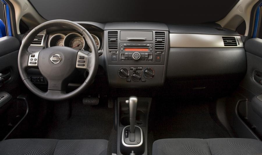  Nissan Versa Hatchback 2010 года  (фото 4 из 30)